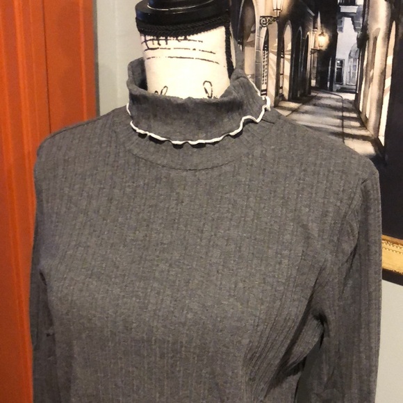 Very J Charcoal Cabbage-Hem Turtleneck Knit Top - Picture 4 of 8